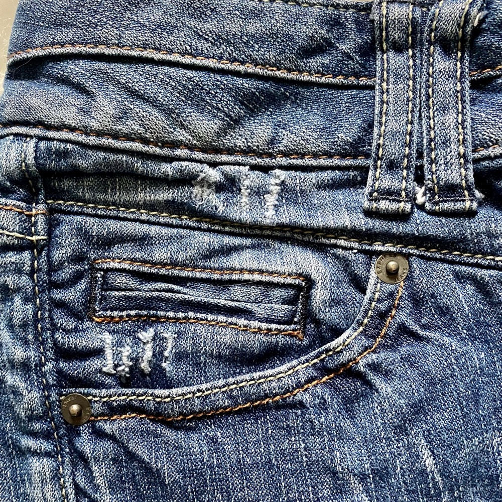 Express Capri distressed blue jeans/capri pants, size 4, early 2000s